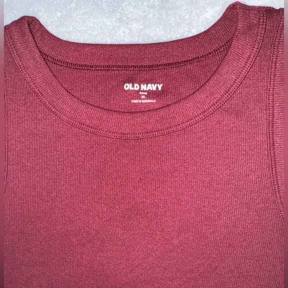 NWOT Old Navy Women's Burgundy Tank Top - Picture 3 of 3